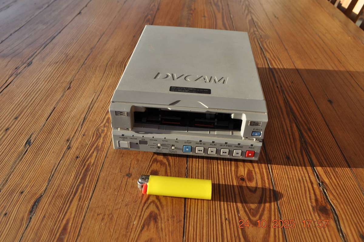 Vintage Sony DSR-11 Dvcam NTSC/Pal Digital Video Recorder (as is)
