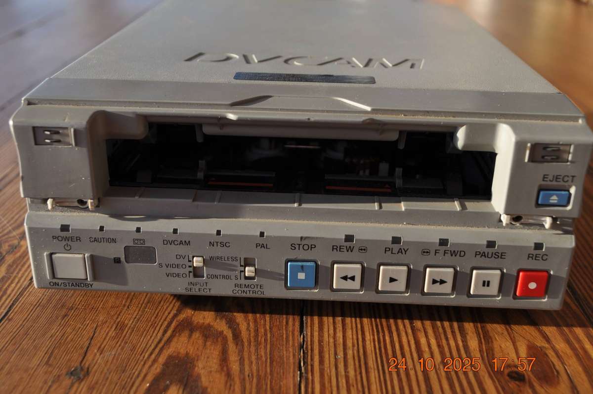 Vintage Sony DSR-11 Dvcam NTSC/Pal Digital Video Recorder (as is)