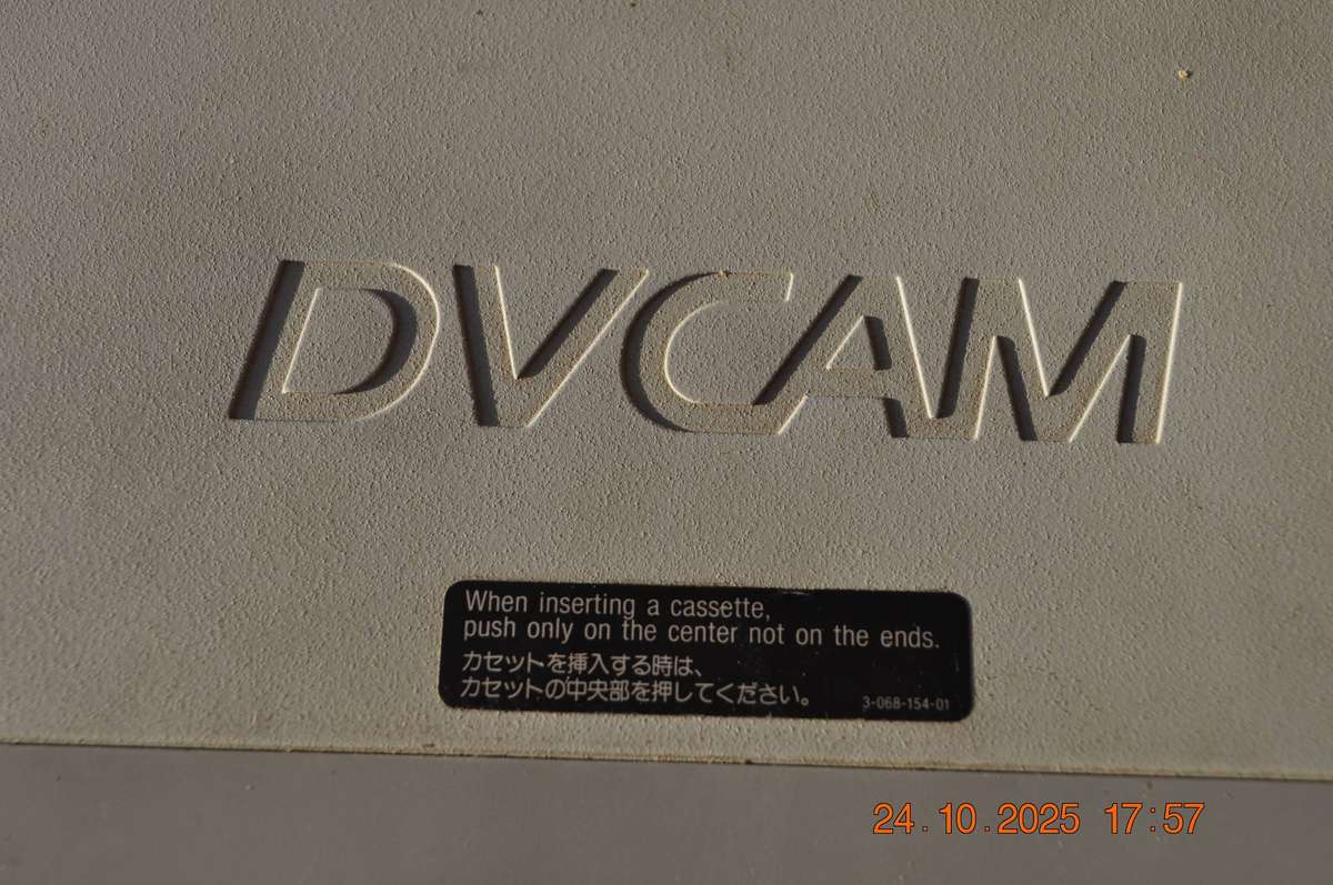 Vintage Sony DSR-11 Dvcam NTSC/Pal Digital Video Recorder (as is)