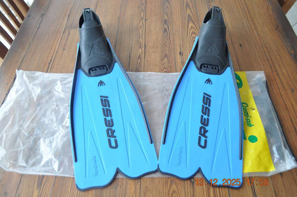 Cressi Rondinella Scuba Fins (like new)