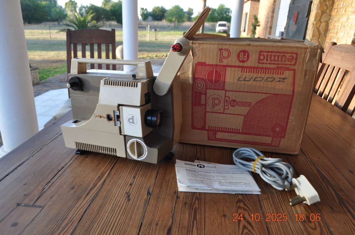 Vintage Eumig 8mm Film Projector