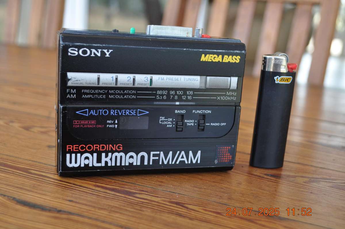 Vintage Sony Walkman Cassette Fm/Am Radio (as is)