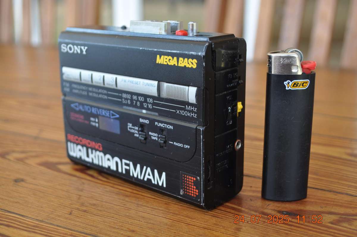 Vintage Sony Walkman Cassette Fm/Am Radio (as is)