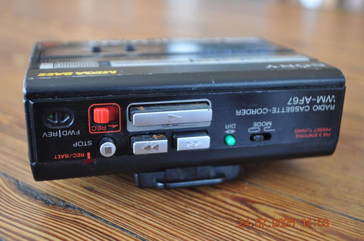 Vintage Sony Walkman Cassette Fm/Am Radio (as is)