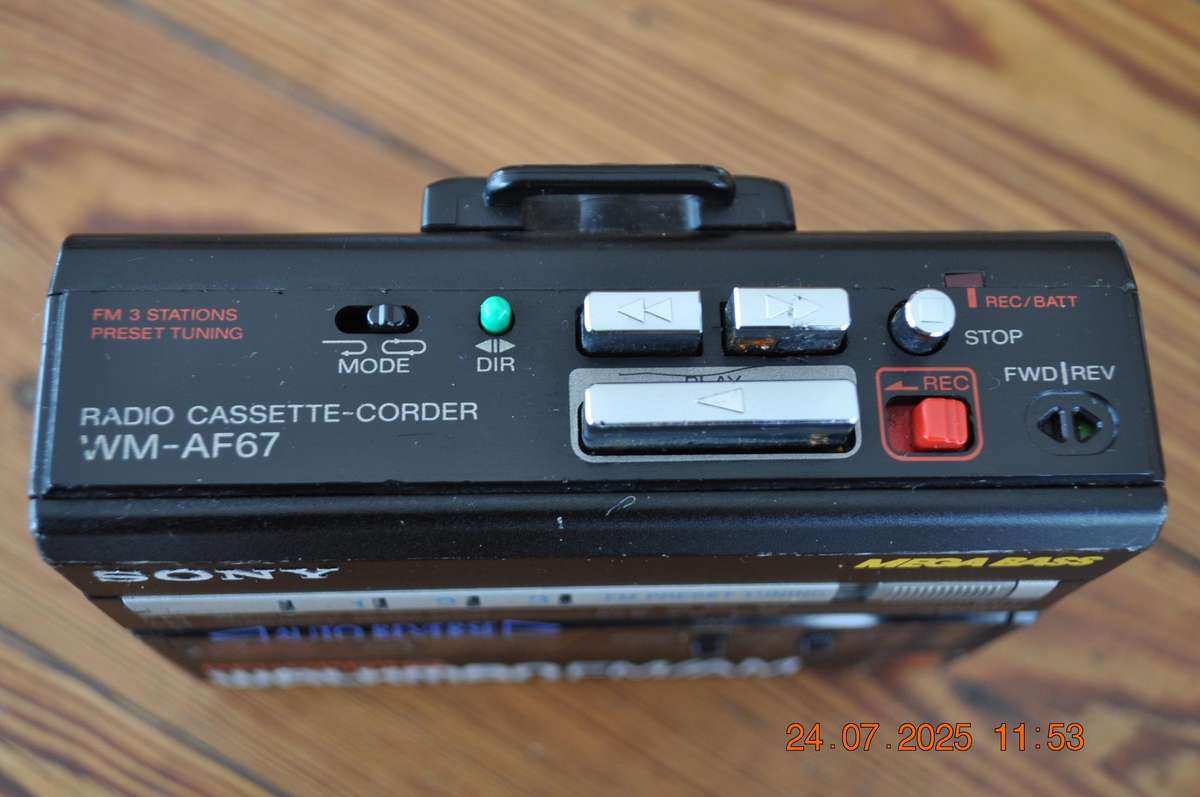 Vintage Sony Walkman Cassette Fm/Am Radio (as is)