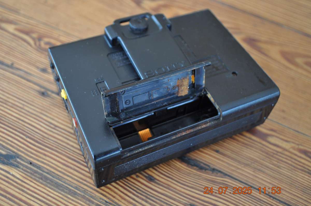 Vintage Sony Walkman Cassette Fm/Am Radio (as is)