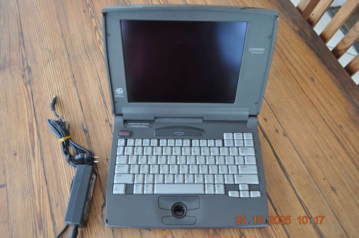 Vintage Compaq Armada 1120 Pentium 100