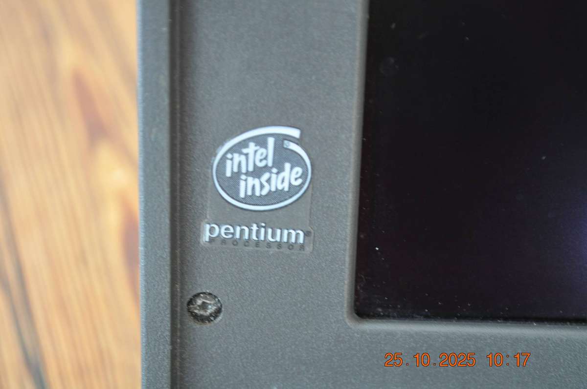 Vintage Compaq Armada 1120 Pentium 100