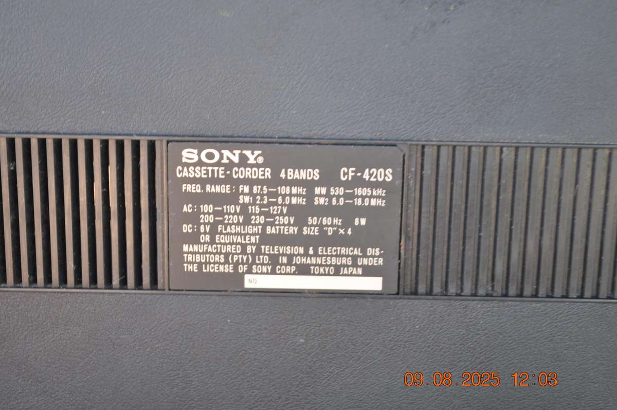 Vintage Sony CF-420S FM/AM/SW Radio Cassette