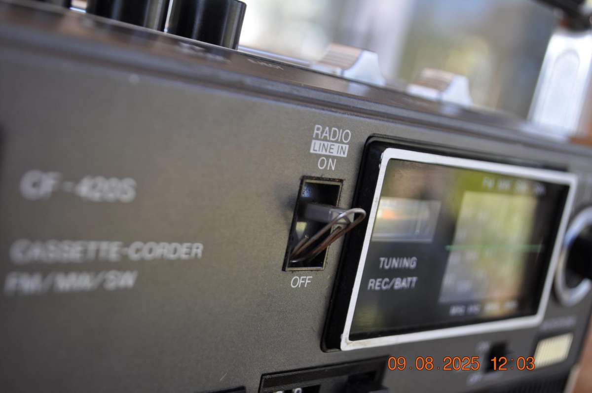 Vintage Sony CF-420S FM/AM/SW Radio Cassette