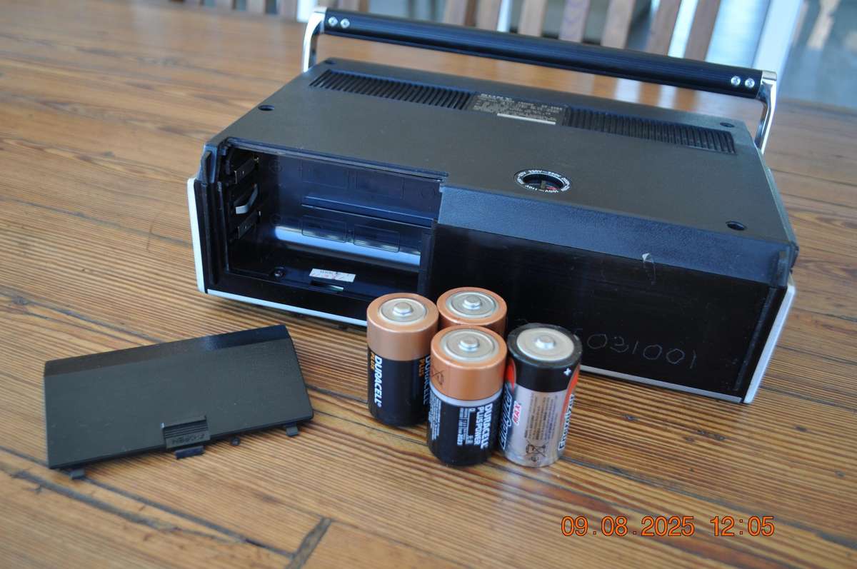 Vintage Sony CF-420S FM/AM/SW Radio Cassette