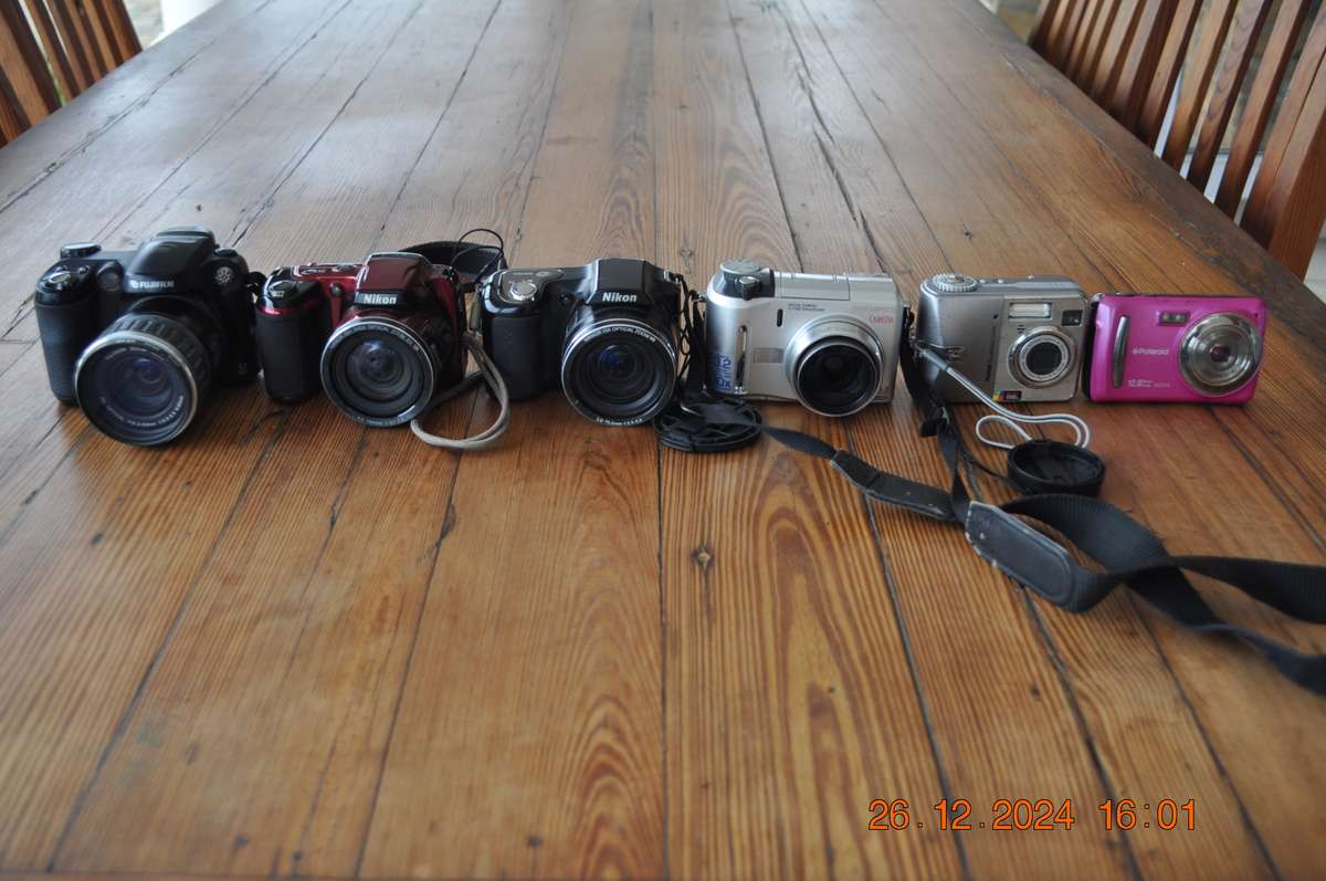 Older Type Digital Cameras Nikon Fujifilm Olympus Selling As Is (plead read)