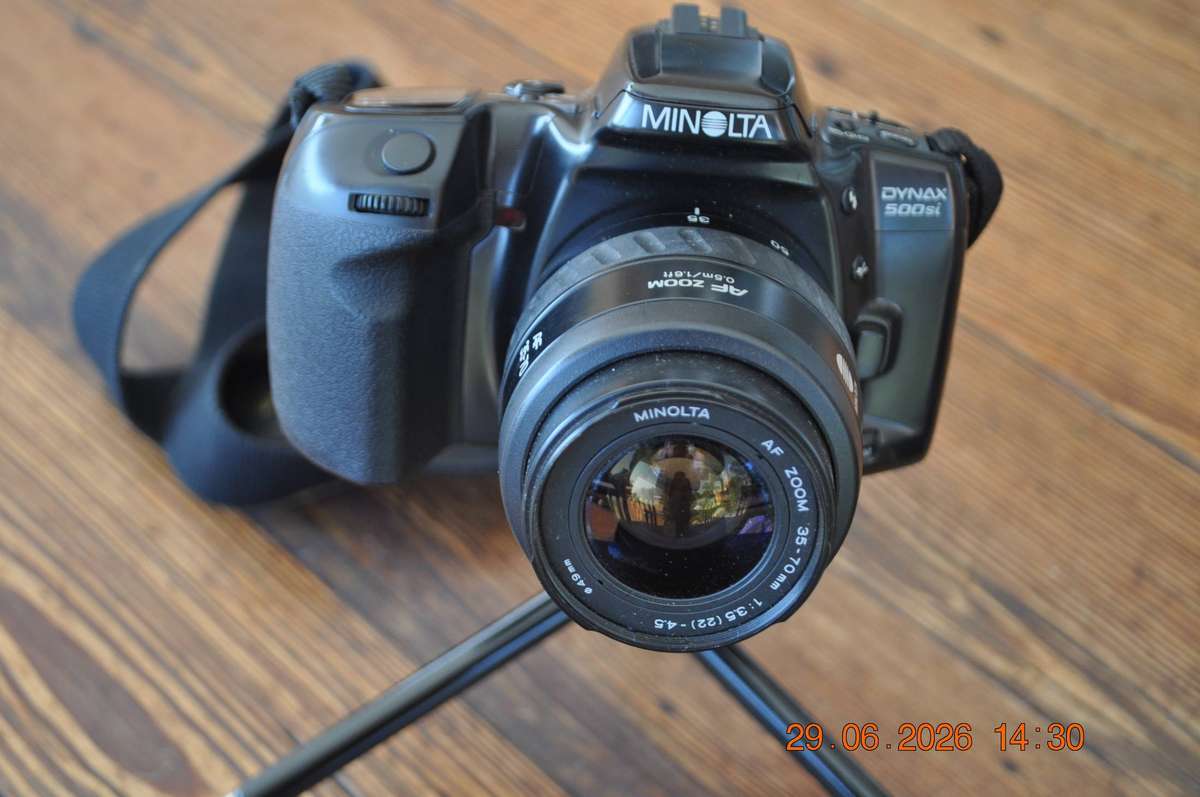 Minolta Dynax 500si 35mm Film With 2 Lenses