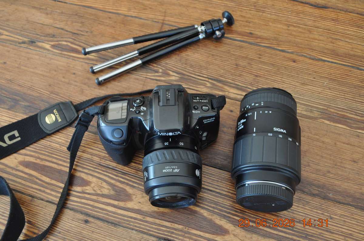 Minolta Dynax 500si 35mm Film With 2 Lenses