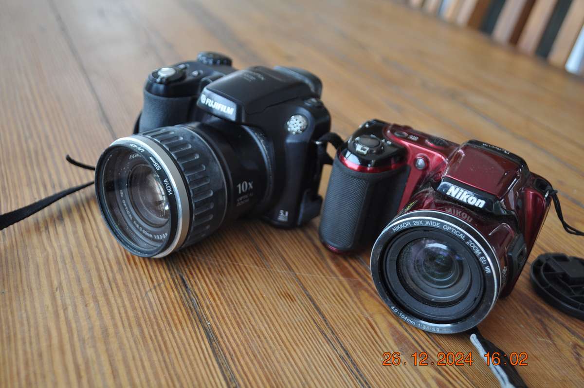 Older Type Digital Cameras Nikon Fujifilm Olympus Selling As Is (plead read)