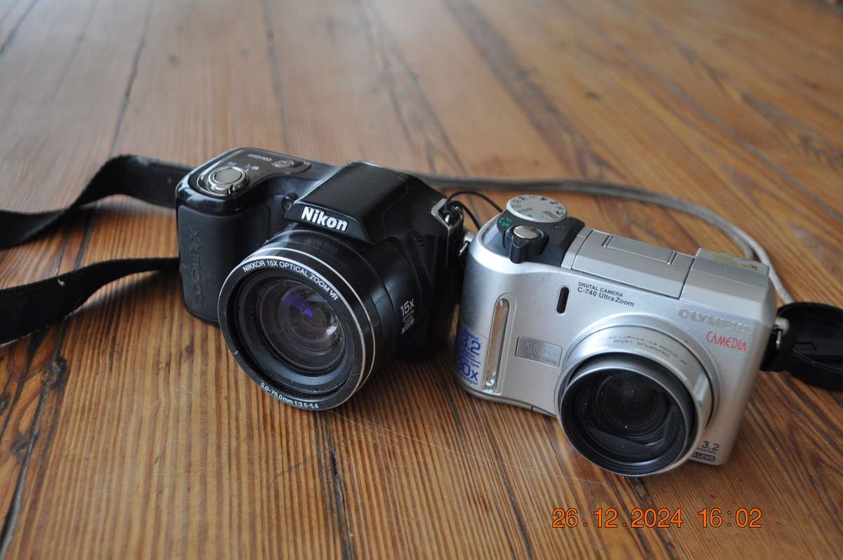Older Type Digital Cameras Nikon Fujifilm Olympus Selling As Is (plead read)