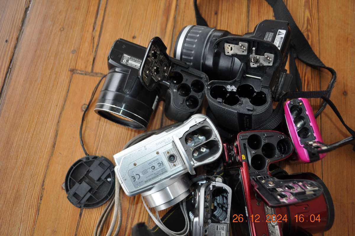 Older Type Digital Cameras Nikon Fujifilm Olympus Selling As Is (plead read)