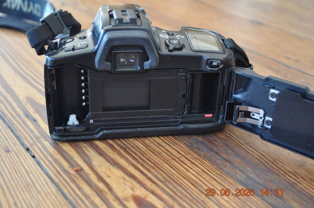 Minolta Dynax 500si 35mm Film With 2 Lenses