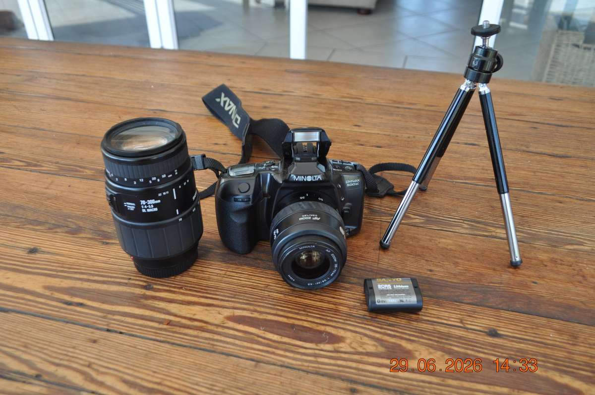 Minolta Dynax 500si 35mm Film With 2 Lenses