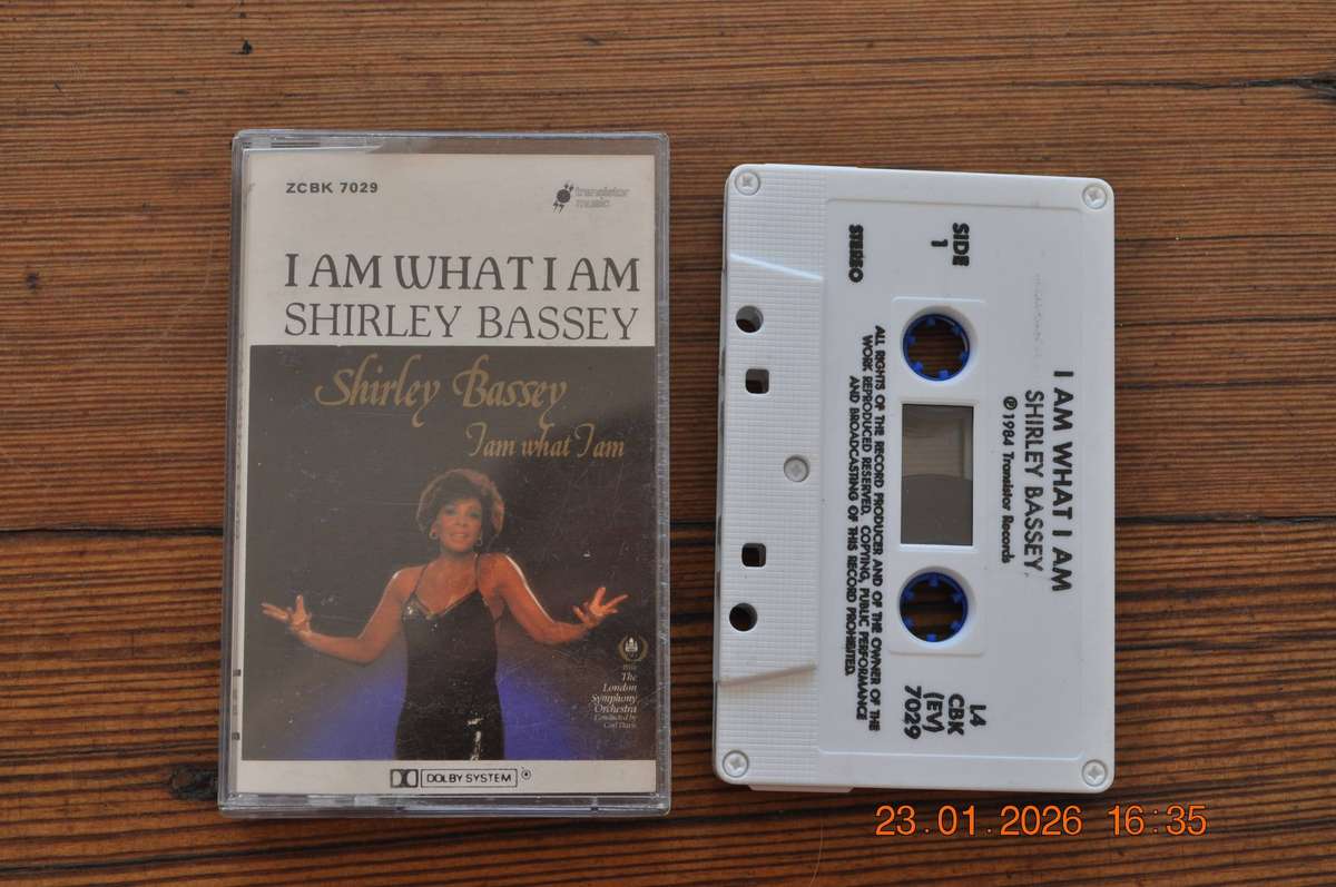 Shirley Bassey - I Am What I Am (Cassette)