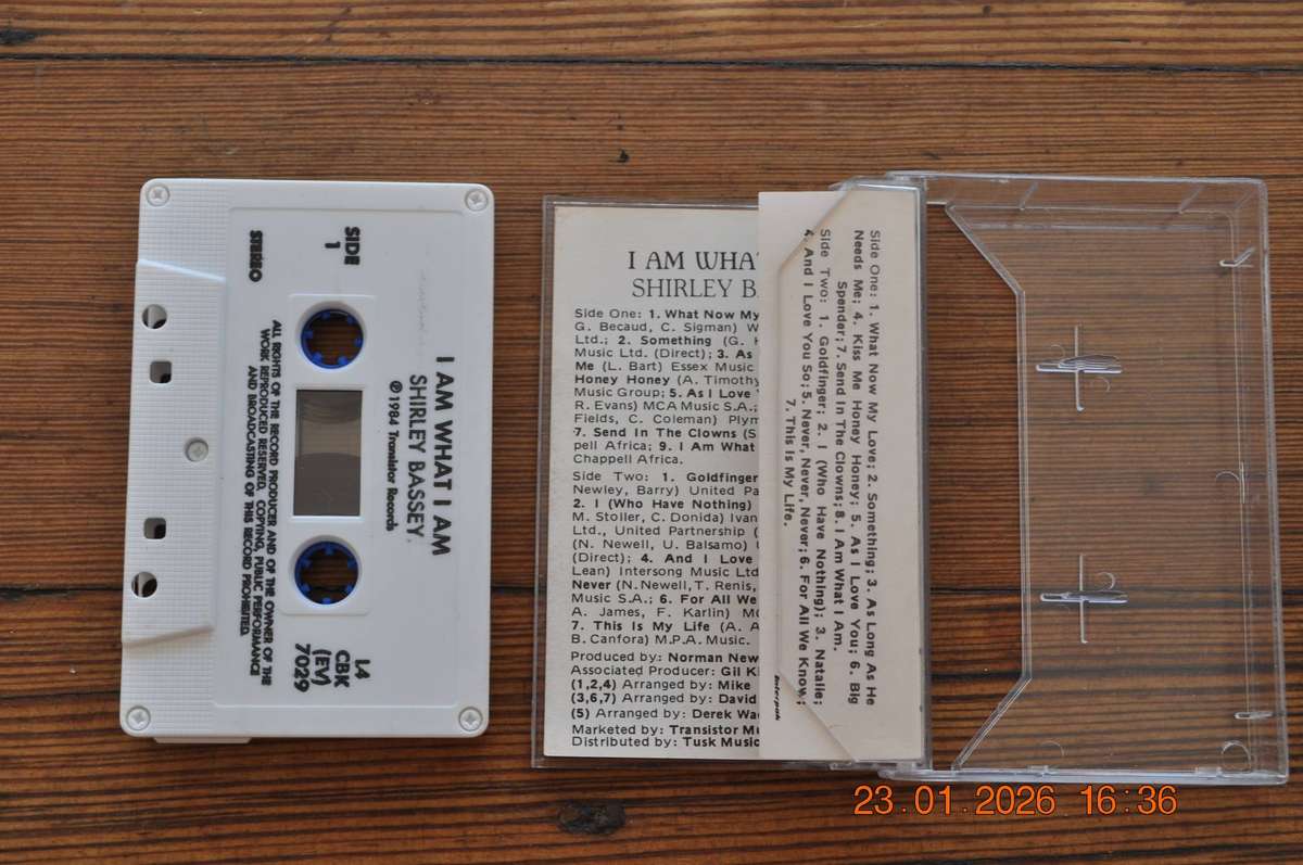 Shirley Bassey - I Am What I Am (Cassette)