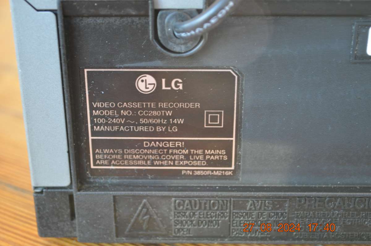 LG VHS Video Cassette Player (tested working)