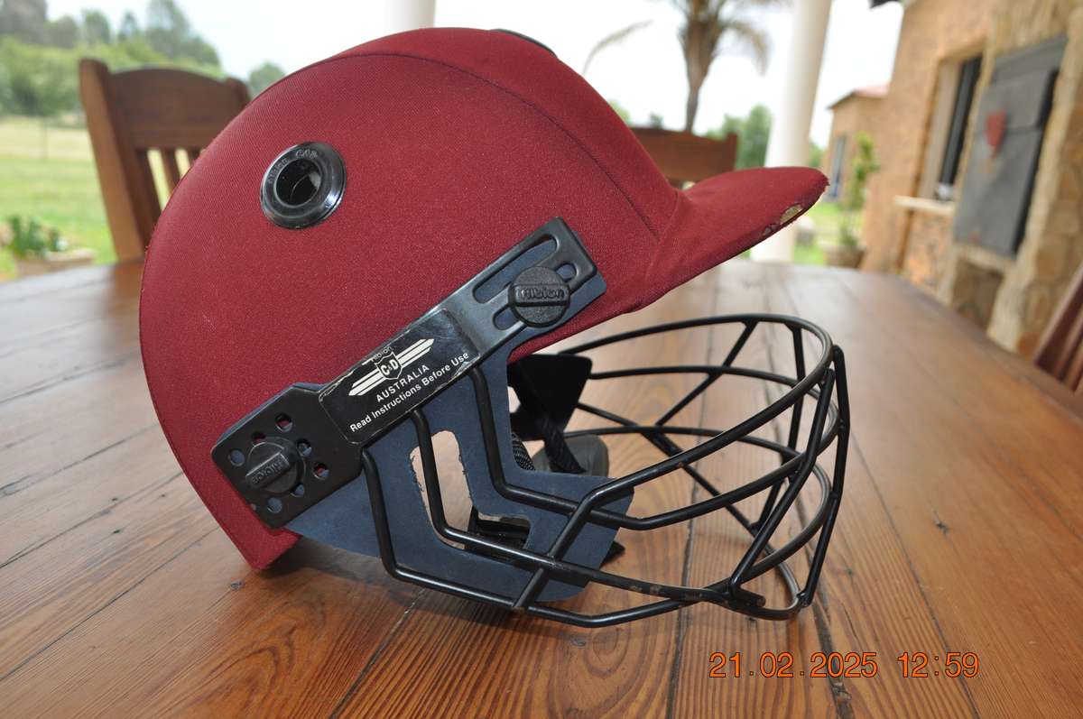 Albion Cricket Helmet Size Large  X Large