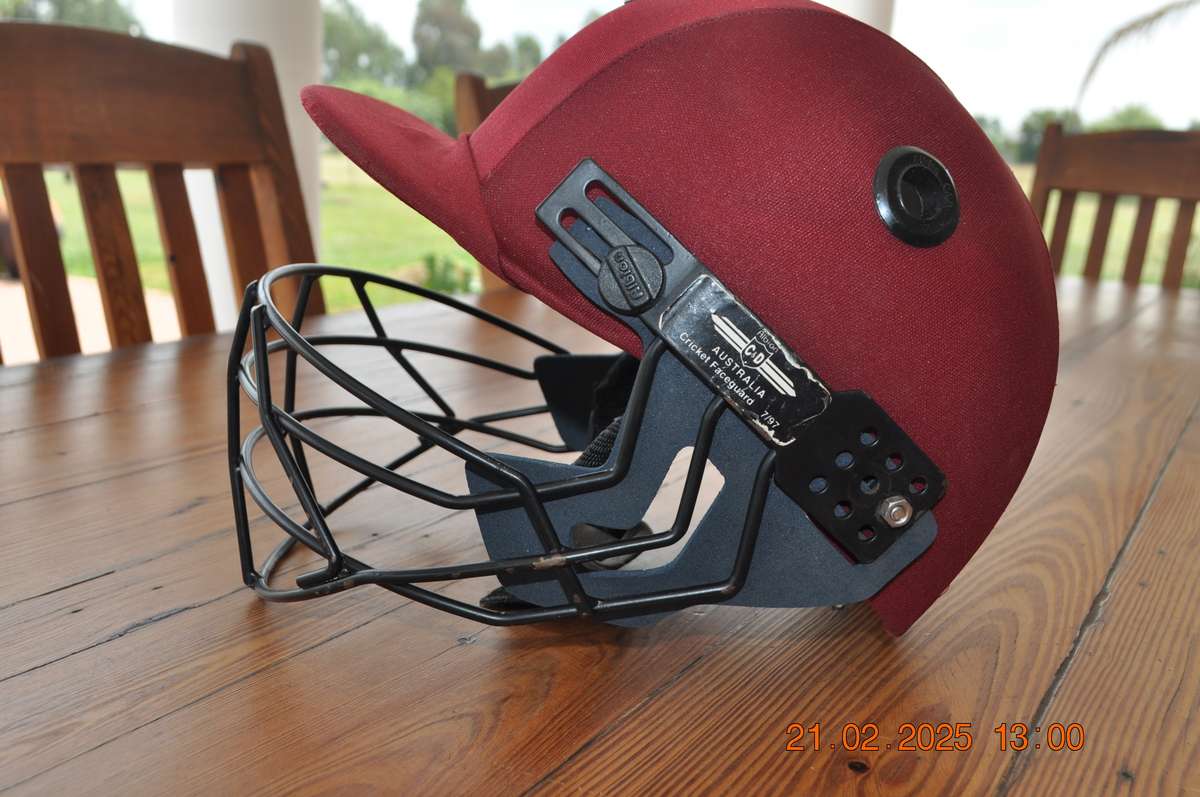 Albion Cricket Helmet Size Large  X Large