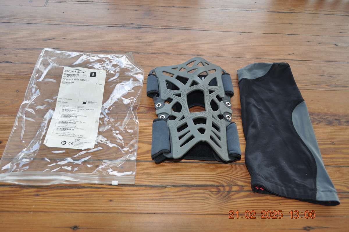 Support Braces & Protectors Donjoy Reaction Knee Brace Size ML for