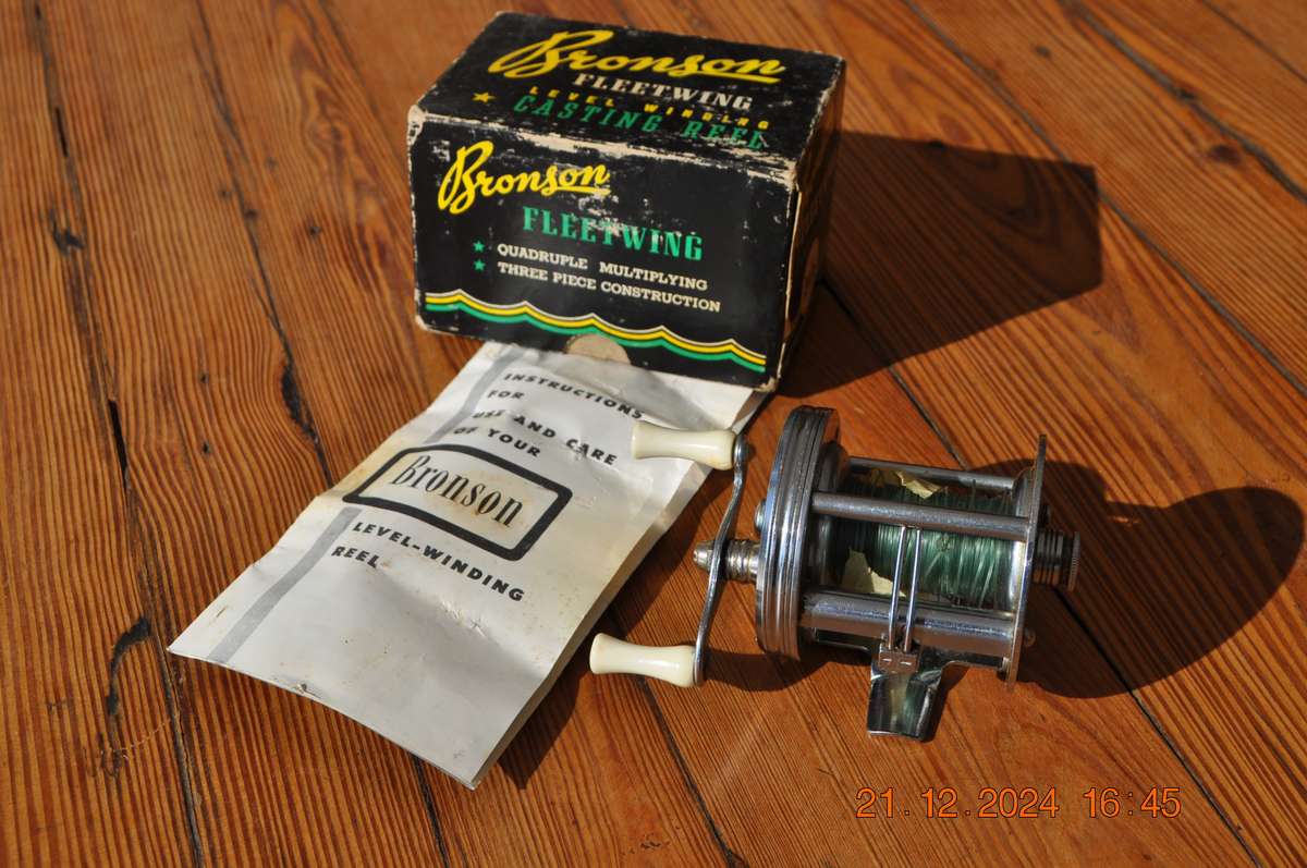 Vintage Bronson Fleetwing Casting Fishing Reel
