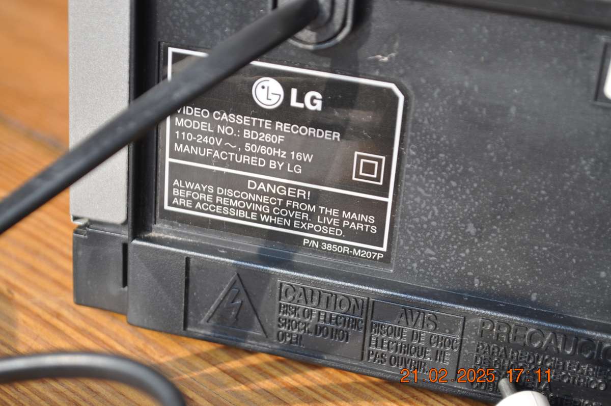 LG VHS Video Cassette Player With Remote