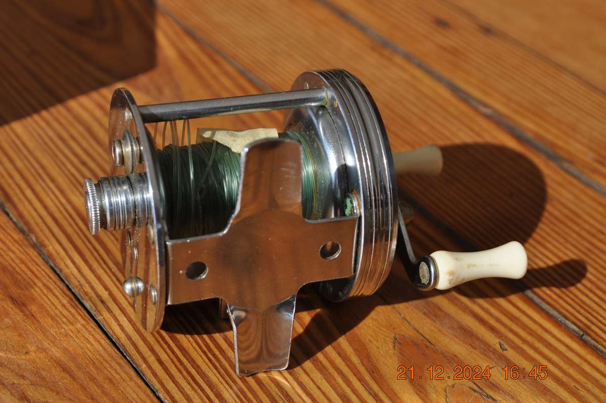 Vintage Bronson Fleetwing Casting Fishing Reel