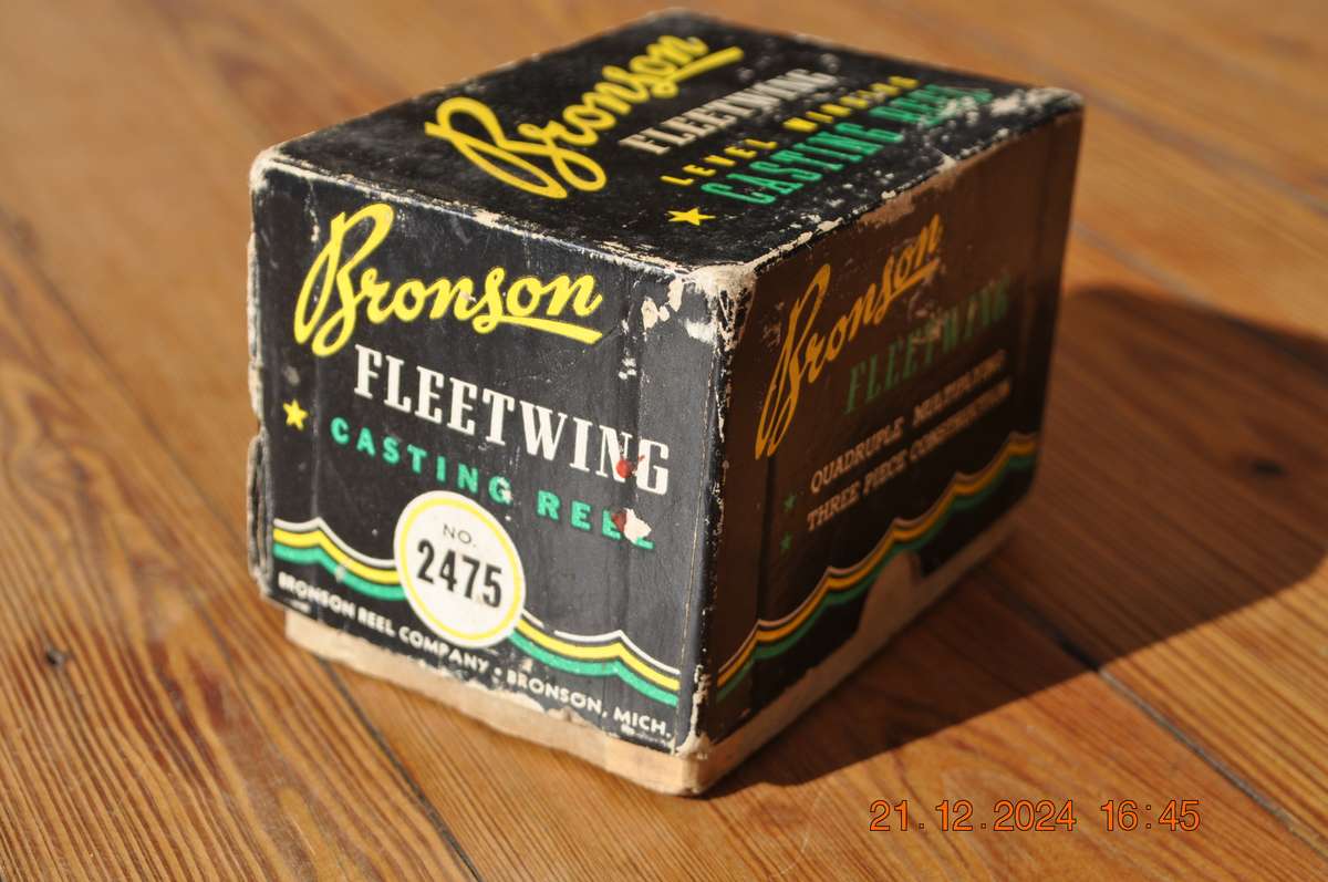 Vintage Bronson Fleetwing Casting Fishing Reel
