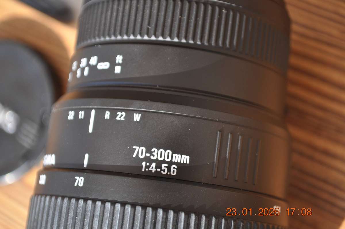 Sigma 70-300mm Zoom Camera Lens (pentax mount)
