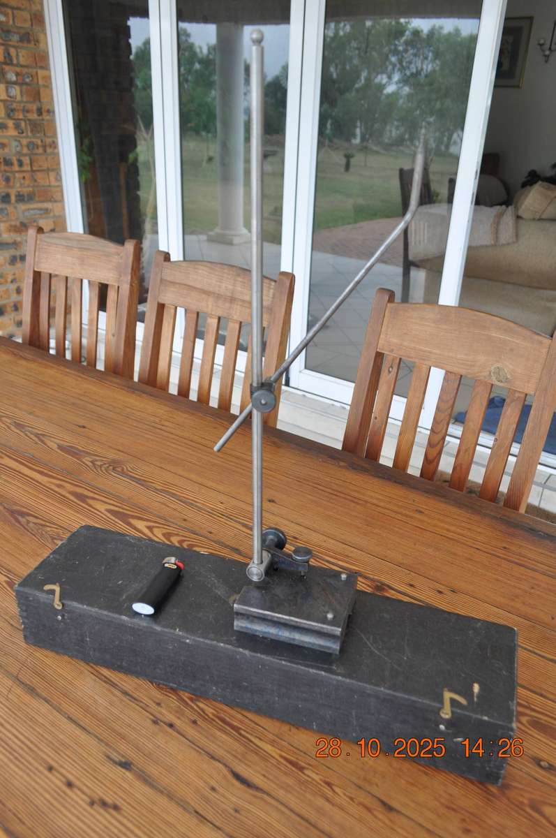 Vintage Surface Gauge Scribing Block In Case