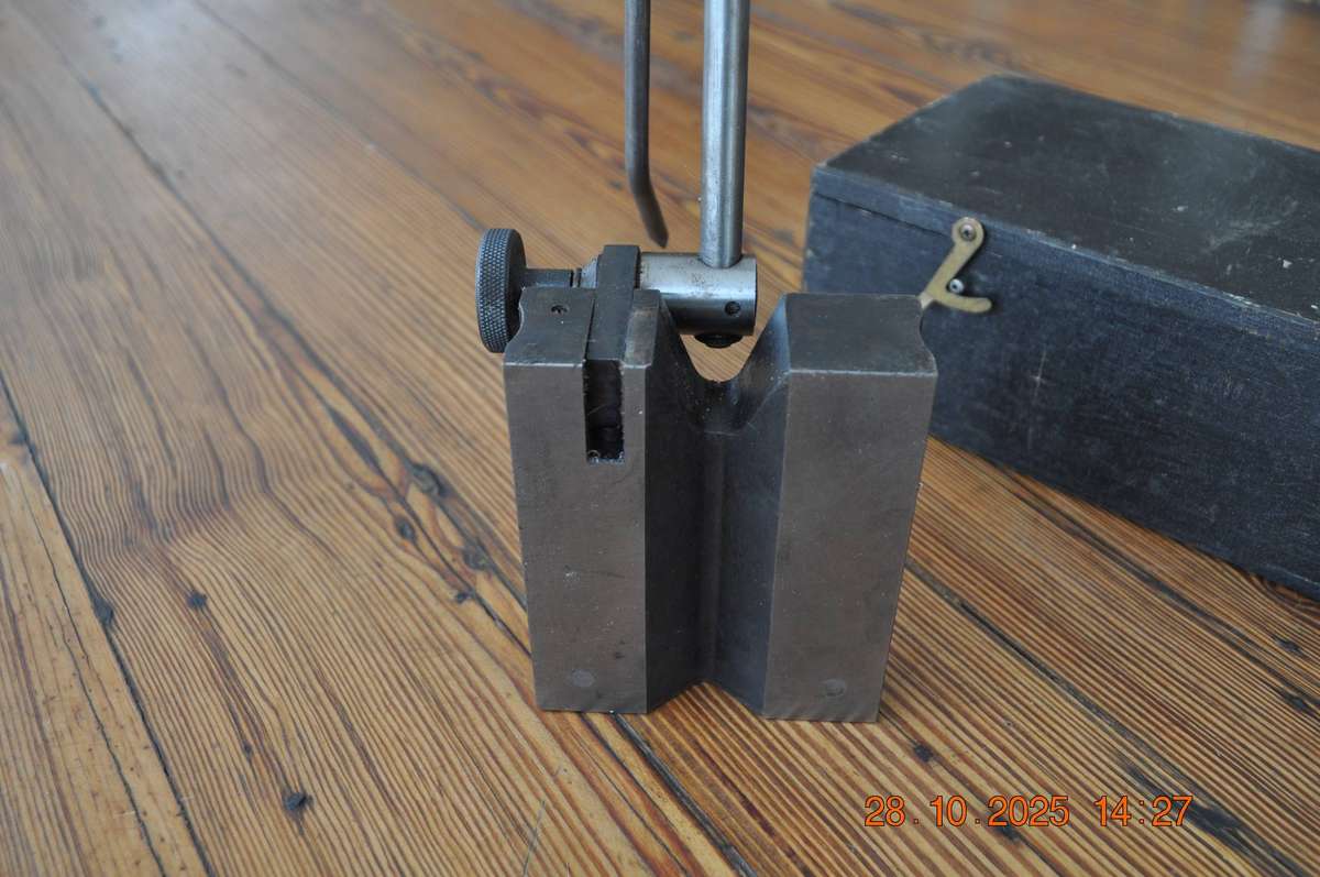Vintage Surface Gauge Scribing Block In Case