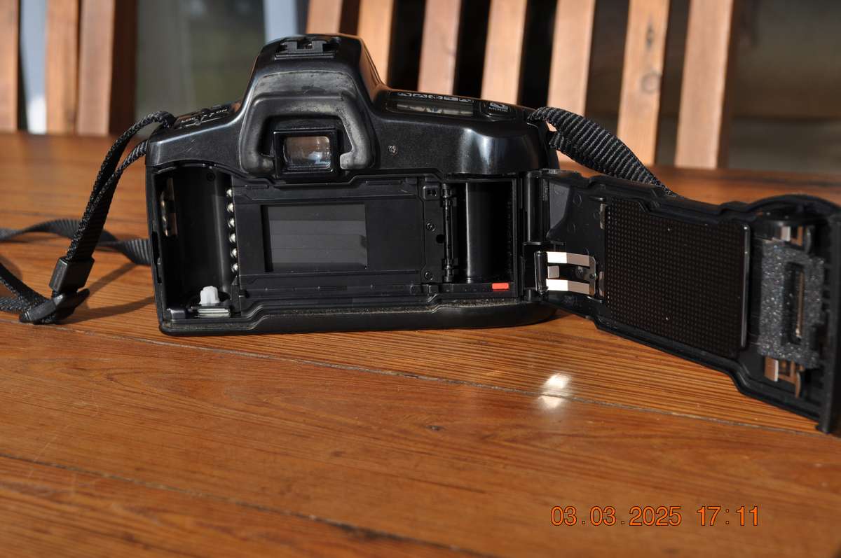 Minolta Dynax 300i 35mm Film Camera (body only)