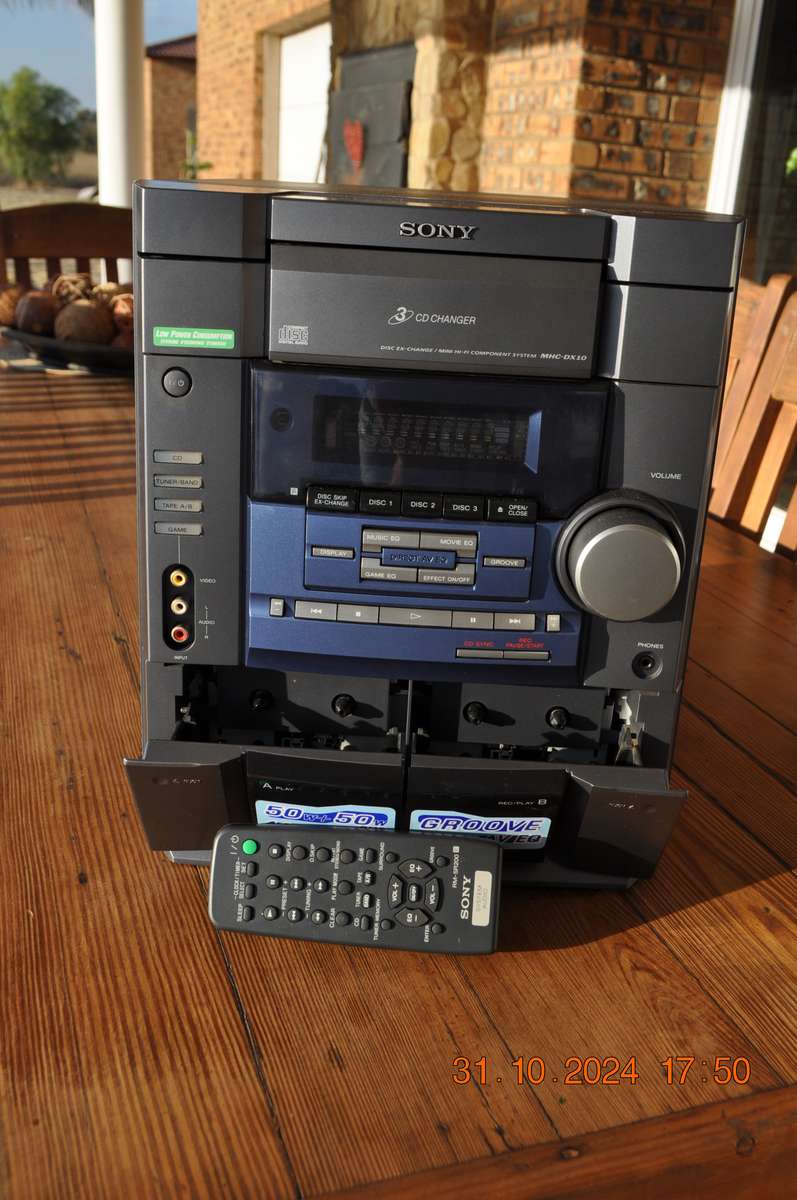 Old School Sony Hi Fi (no speakers)