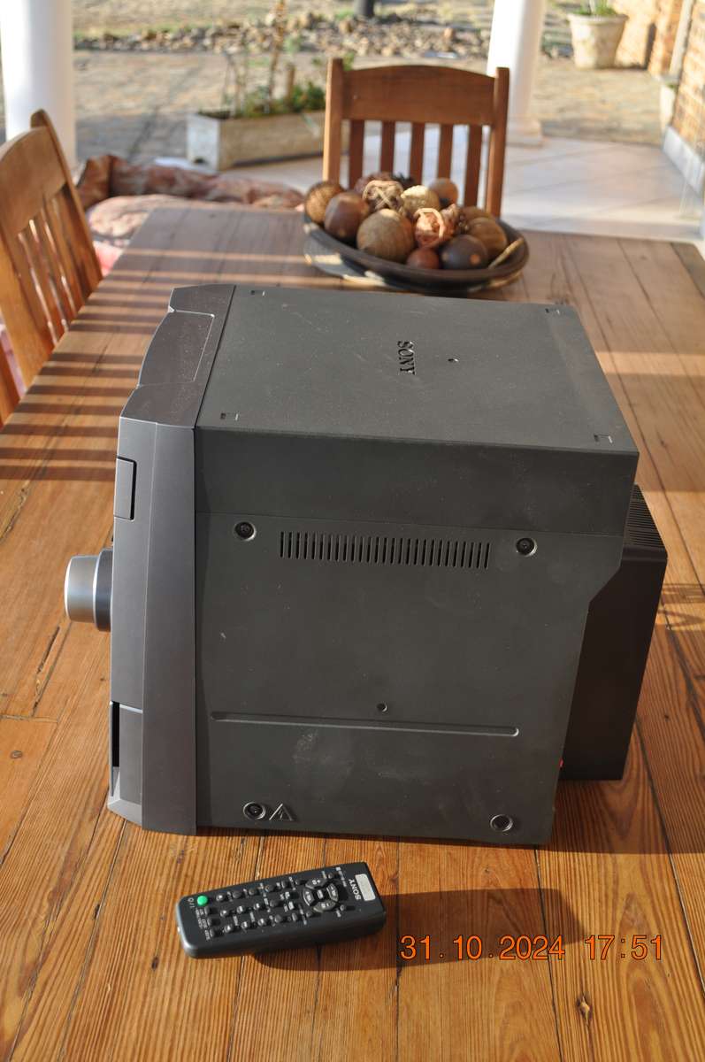 Old School Sony Hi Fi (no speakers)