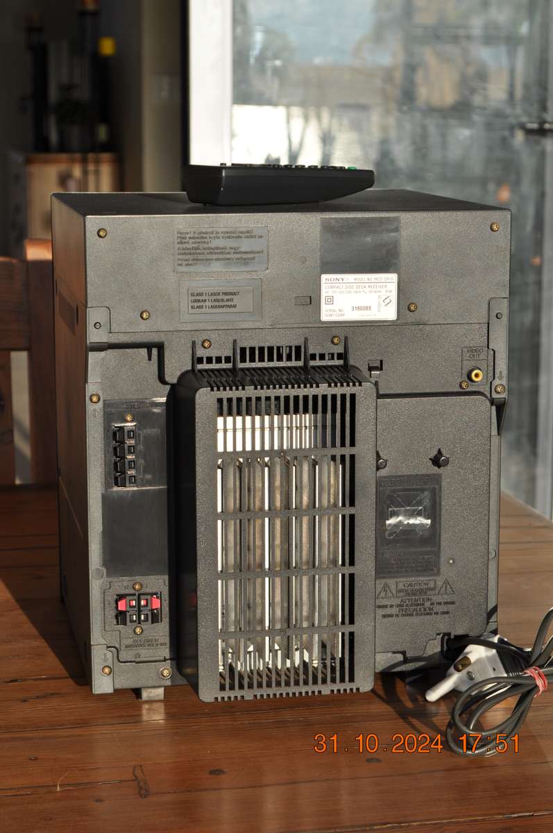 Old School Sony Hi Fi (no speakers)