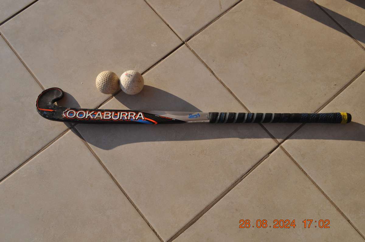 Kookaburra Phoenix Hockey Stick Plus 2 Practice Balls