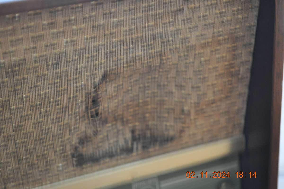 Vintage 1960s Phillips Tube Radio