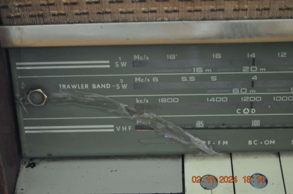 Vintage 1960s Phillips Tube Radio