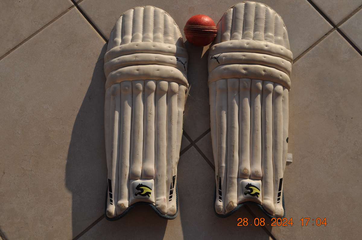 Slazenger Cricket Pads For Small Boy