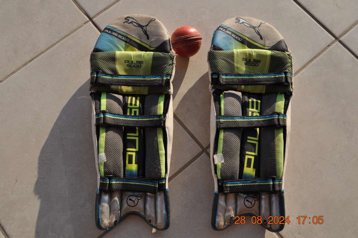 Slazenger Cricket Pads For Small Boy