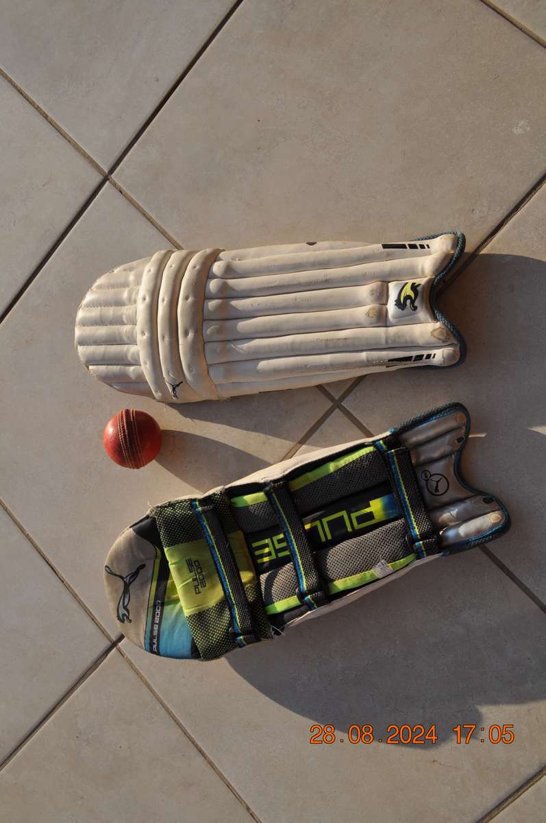 Slazenger Cricket Pads For Small Boy