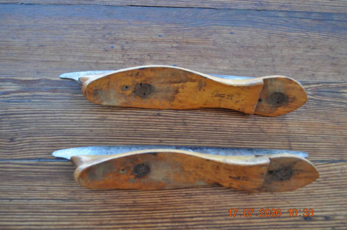 Vintage Batavier IJLST Wooden Ice Skates