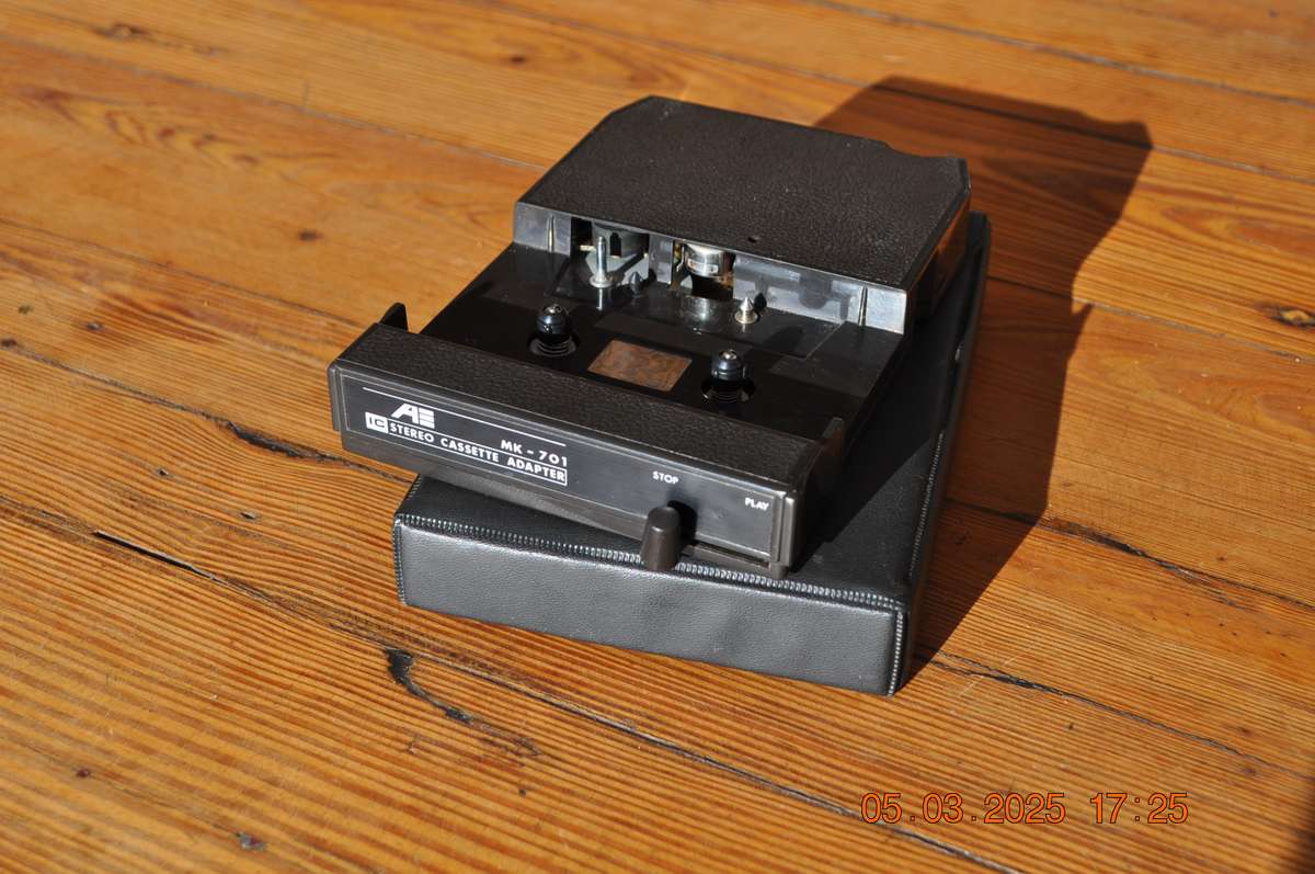 Vintage IC Stereo Cassette Adapter (not tested)