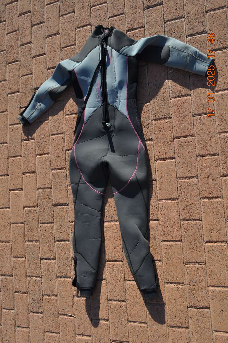Aqualung Wetsuit 5mm Size ML