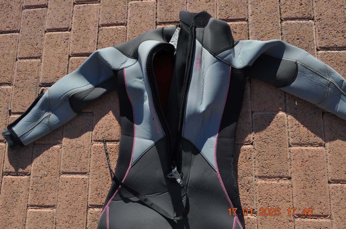 Aqualung Wetsuit 5mm Size ML